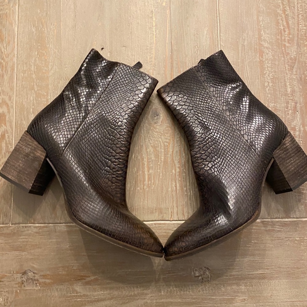 NWOT Free people Leather brown ankle boots